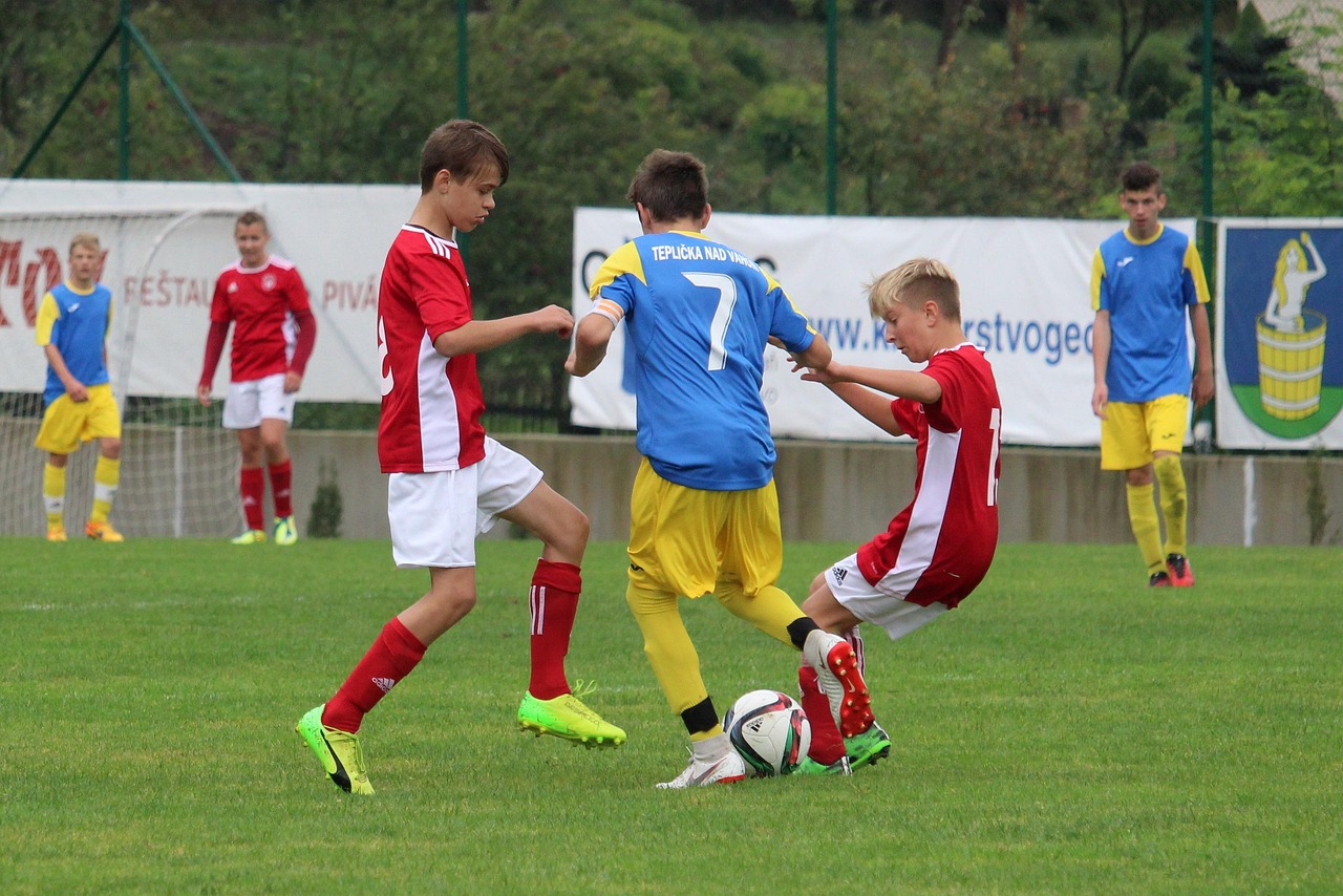 中國(guó)足球隊(duì)歷經(jīng)波折，期待輝煌的比賽結(jié)果