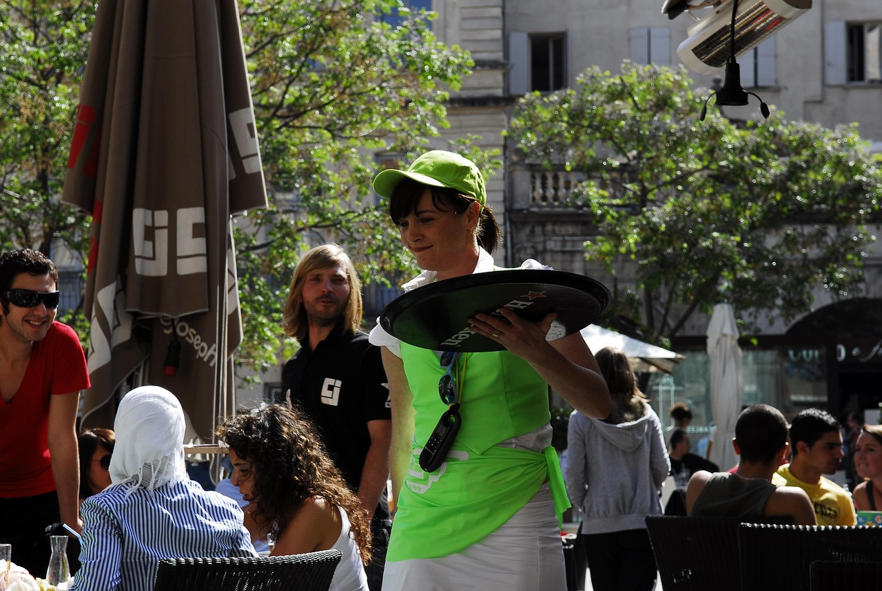 韓國電影中的售樓小姐，職業(yè)魅力與文化映像探究