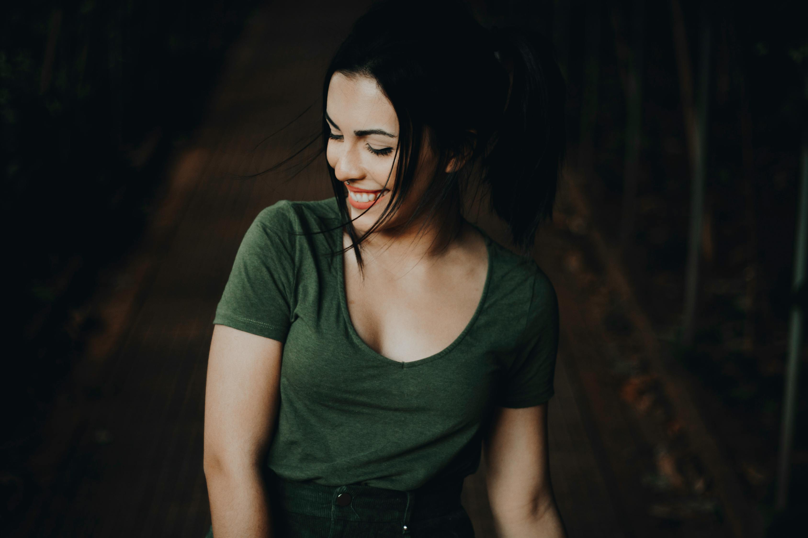 綜藝新風(fēng)尚下的挑戰(zhàn)與機(jī)遇，鉆美女胯比賽