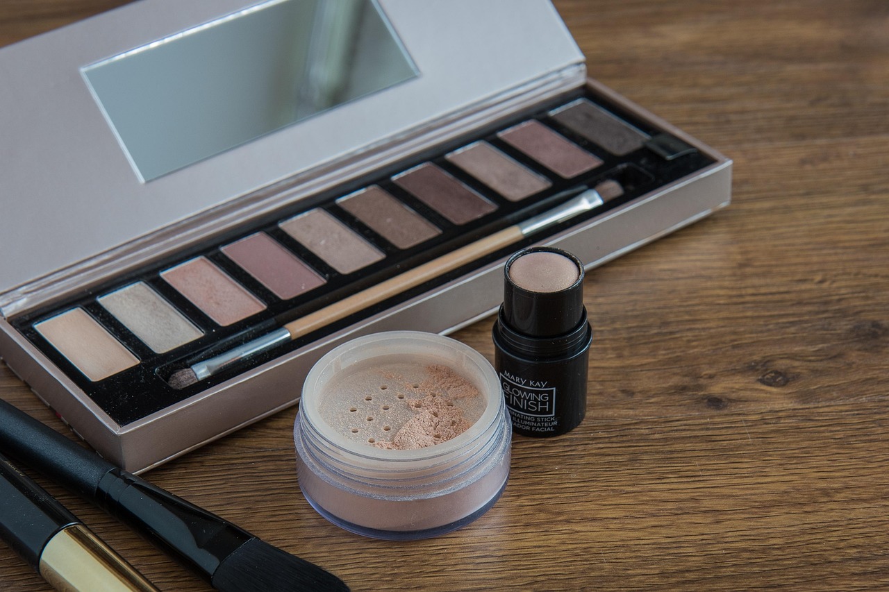 最新眼影盤(pán)精選，時(shí)尚色彩的魅力世界探索