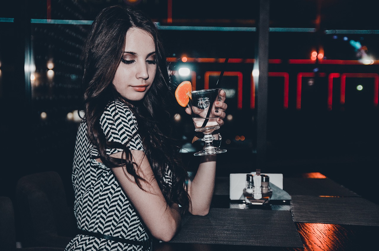 探索時(shí)尚魅力，全新泫雅壁紙的無(wú)限可能