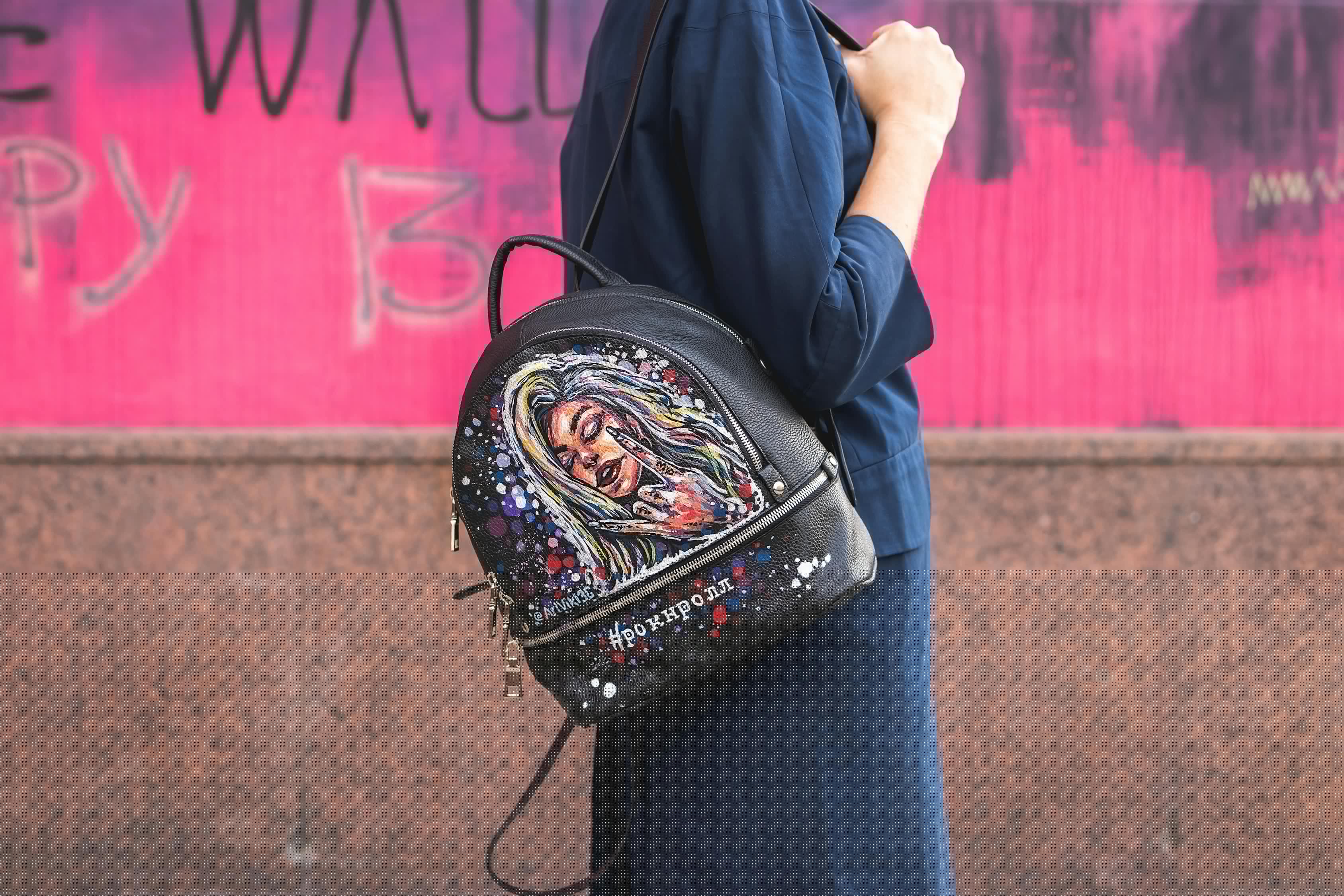 女相聲演員突破傳統(tǒng)界限，展現(xiàn)獨特藝術(shù)魅力