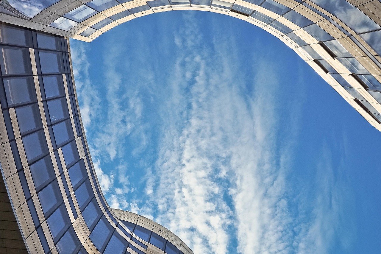 企業(yè)成長的必經(jīng)之路與全球舞臺(tái)展現(xiàn)窗口，上市之路探索