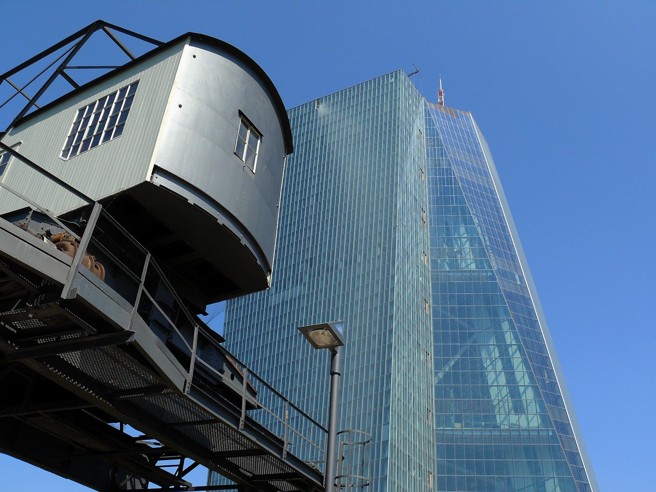 小型噴泉設備價格探討，影響因素及市場行情分析