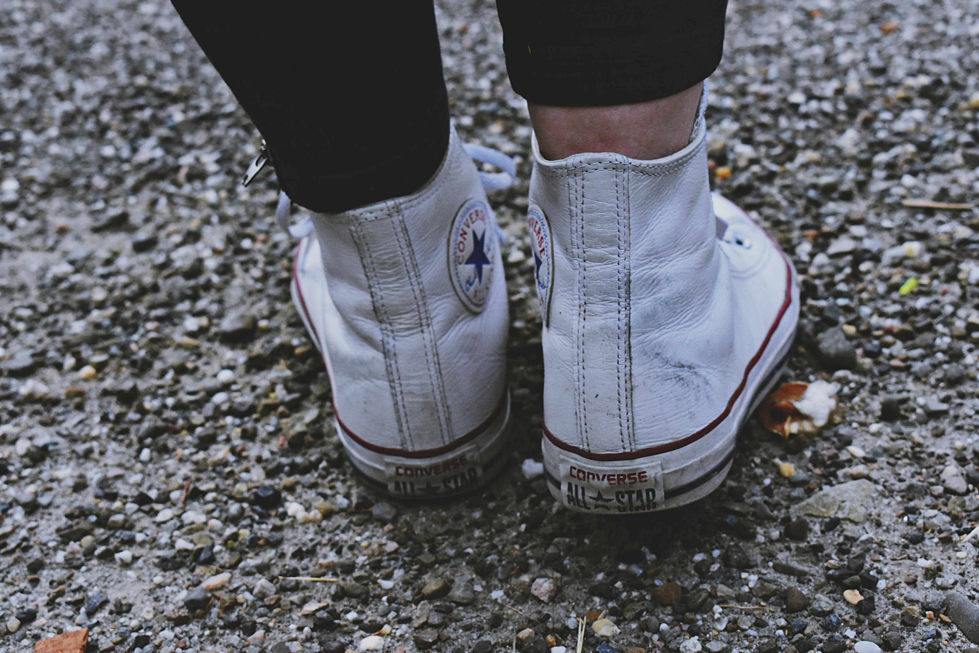 明星鞋被脫背后的故事與爭(zhēng)議揭秘