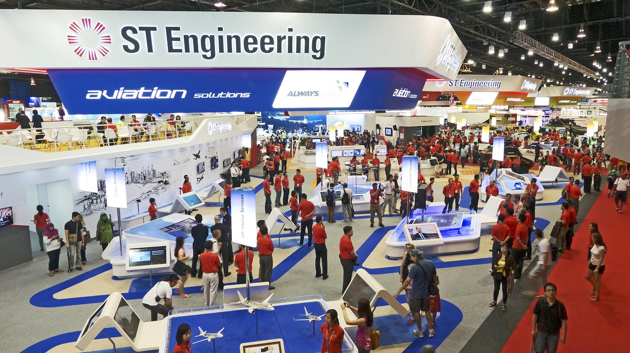 曲面?zhèn)绕量萍家I(lǐng)未來潮流，新趨勢展現(xiàn)科技魅力