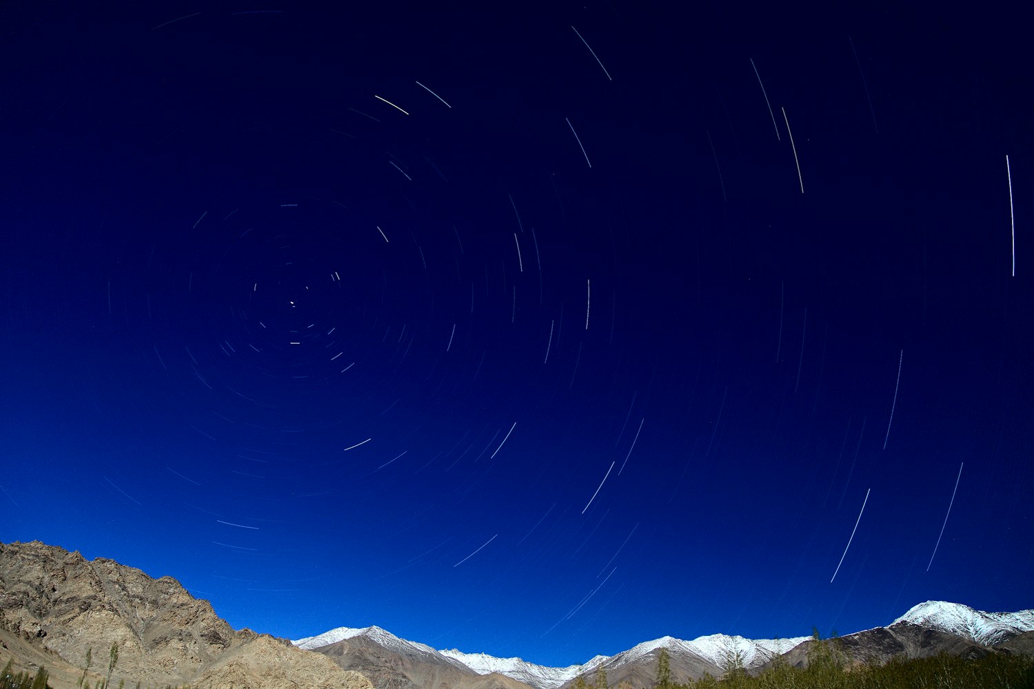 星辰下的夢幻動漫夜晚