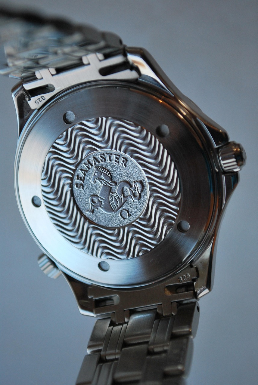 歐米茄大黃蜂手表深度解析與購買建議，價格一覽表及建議購買指南