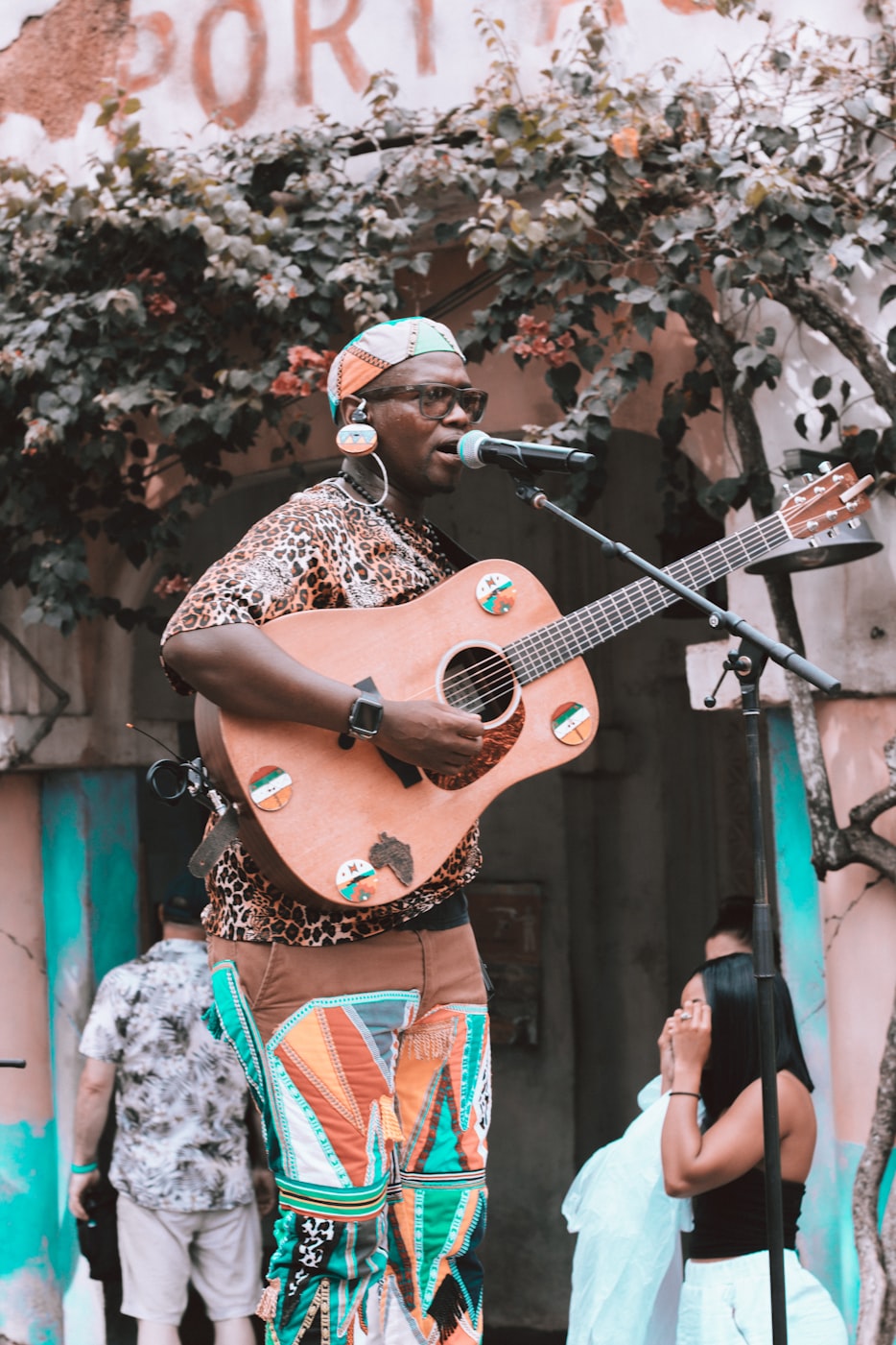 都市笑口組演員，演繹生活喜劇的力量