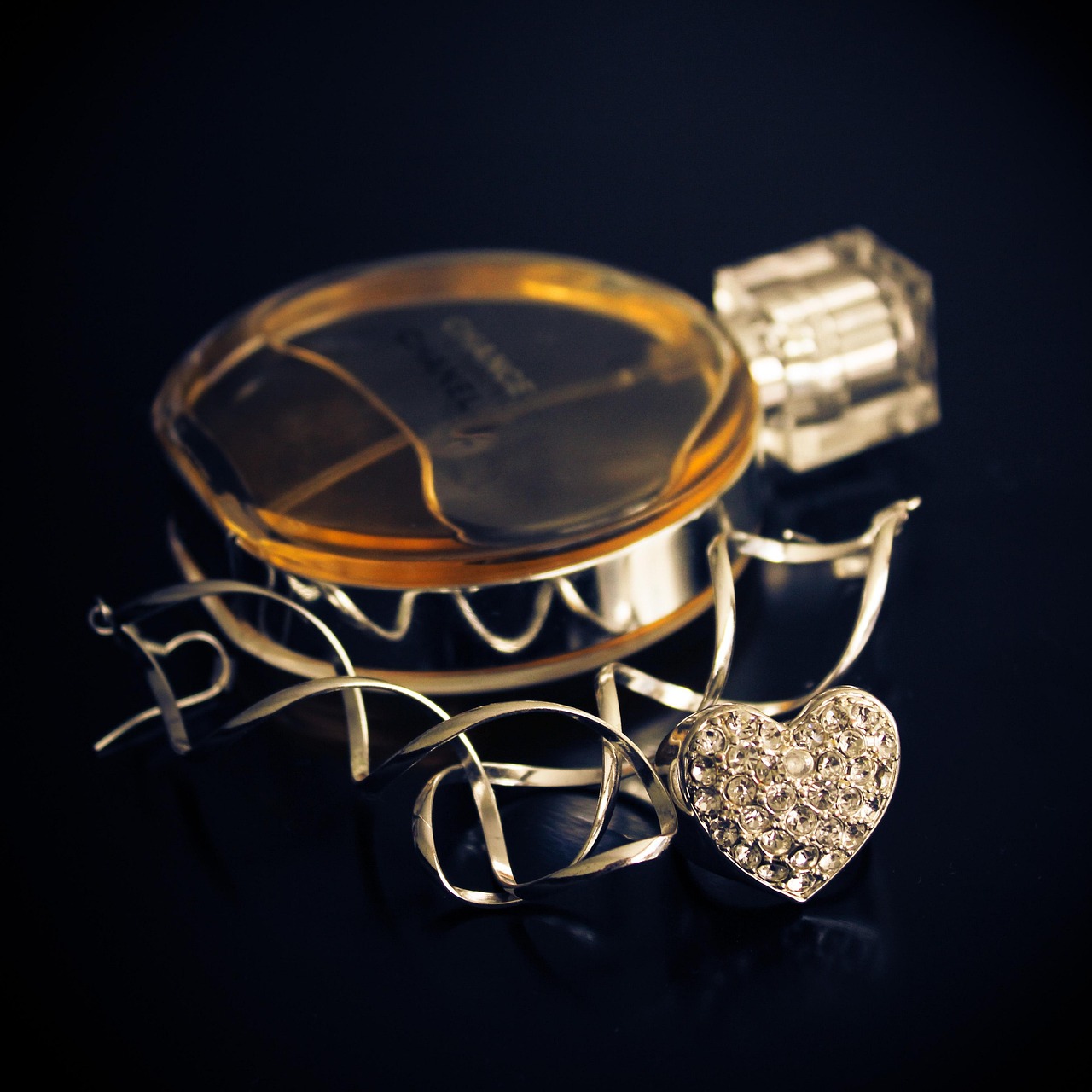 時尚潮流金飾盤點，璀璨瞬間的魅力展現(xiàn)