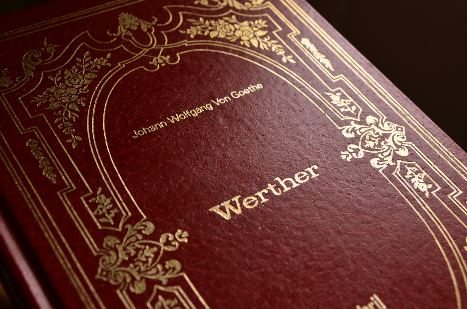 愛在屋檐下演員陣容及劇情深度解析揭秘