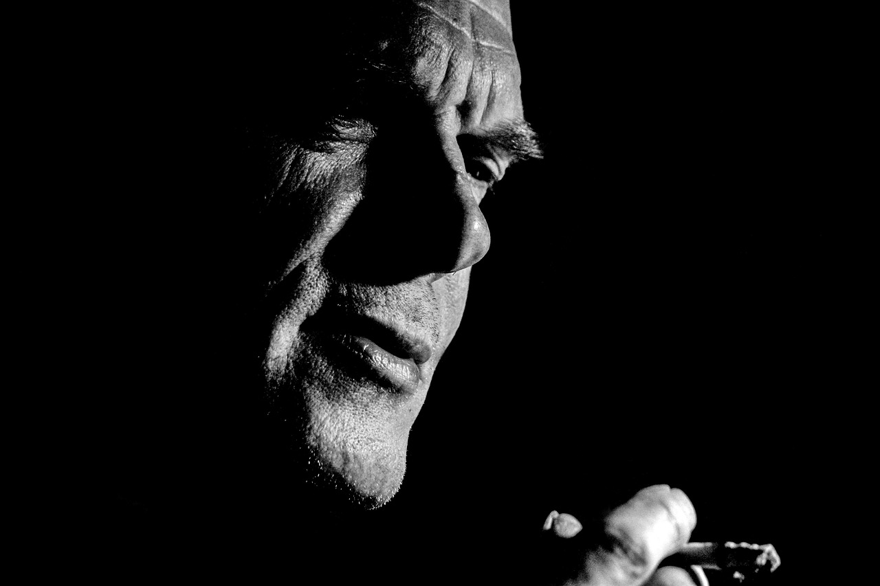 九條命電影演員表及深度解析